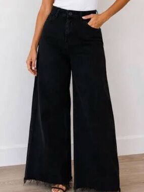Zara High-Rise Wide-Leg Black Jeans with Frayed Hem